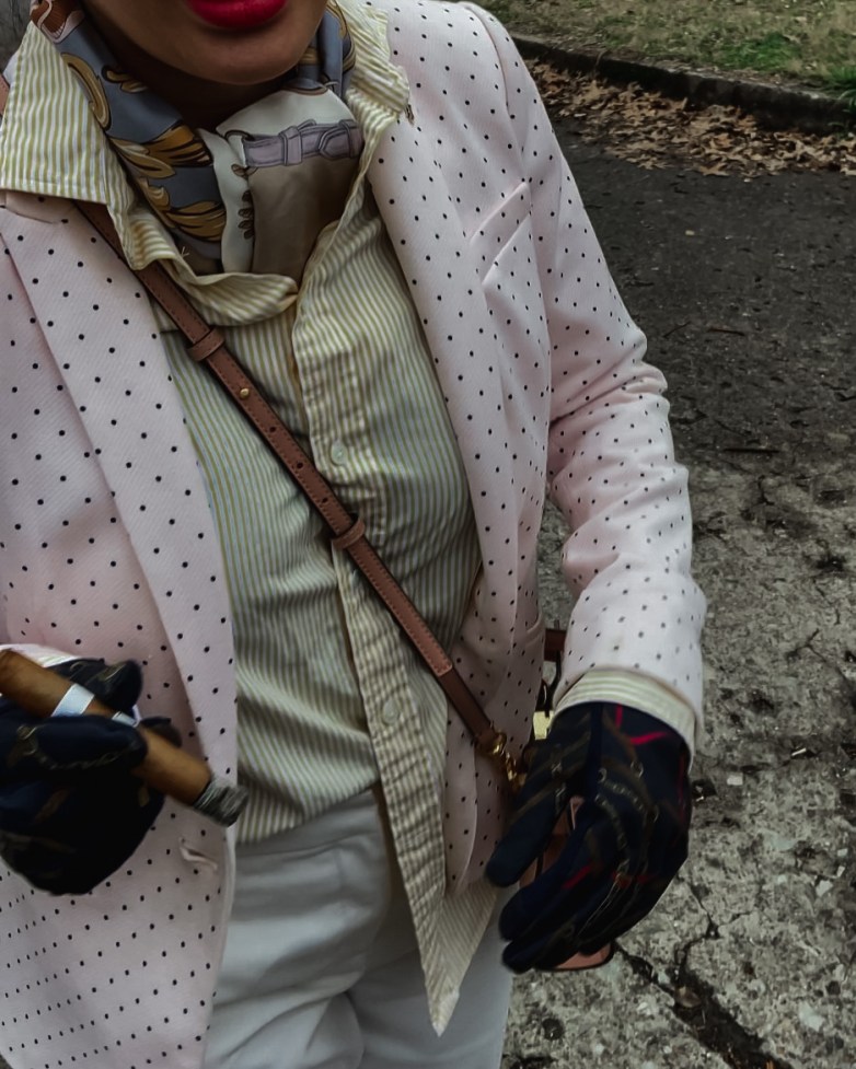 How to dress elegantly with a large bust