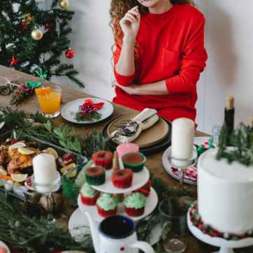 Gentlemen always let ladies order first at restaurants