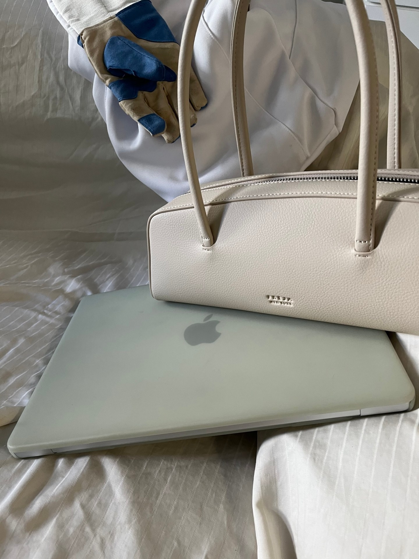 freja nyc mercer bag review, freja oat bag 2025, best work bag for women, cute everyday tote, sustainable leather bag, city girl spring bag, freja mercer bag pros and cons, minimalist bag review 2025, oat beige tote outfit ideas, reformation style bag, quiet luxury tote 2025, spring summer capsule bag, freja nyc honest review, trending bags for women 2025, freja mercer bag durability, best bags for commuting, new york city girl style, cool girl work bag, chic bags under $300, eco friendly bags 2025