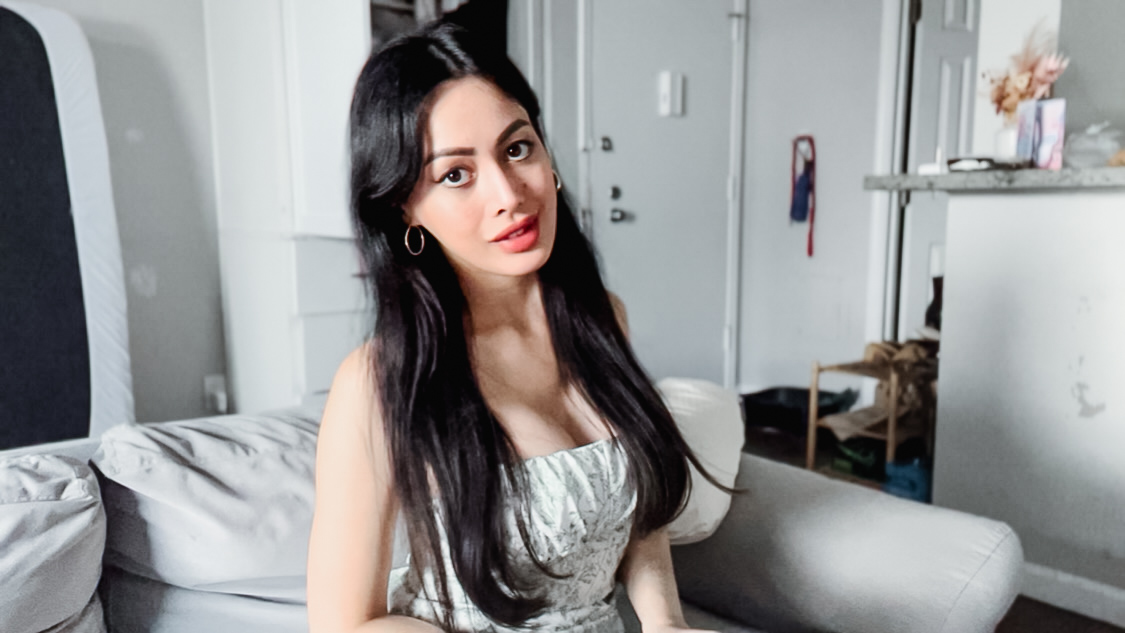 Kayali Eden Juicy Apple review, Kayali perfume review, Kayali Juicy Apple scent, fruity perfume review, best sweet perfumes, long lasting fruity perfume, Kayali Eden Juicy Apple 01, viral TikTok perfume, signature scent for women, Kayali fragrance ranking, apple perfume Kayali, best Kayali perfumes 2025, flirty perfume for date night, sweet and sexy perfume, affordable luxury perfume, Kayali Eden longevity, feminine fragrance review, perfume for everyday wear, Kayali fragrance notes