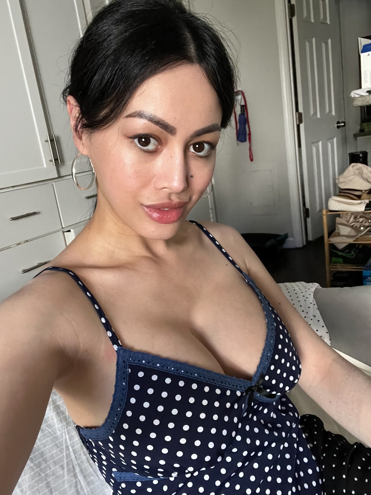 glow up guide, 14 day transformation, reinvent yourself, millennial women lifestyle, self improvement tips, morning routine, daily glamour, wardrobe curation, home organization, wellness routine, personal development, lifestyle makeover, confidence building, beauty routine, fashion tips, productivity hacks, self care routine, life reset, professional women, stress management, healthy habits, mindful living, elegant lifestyle, sophisticated self care