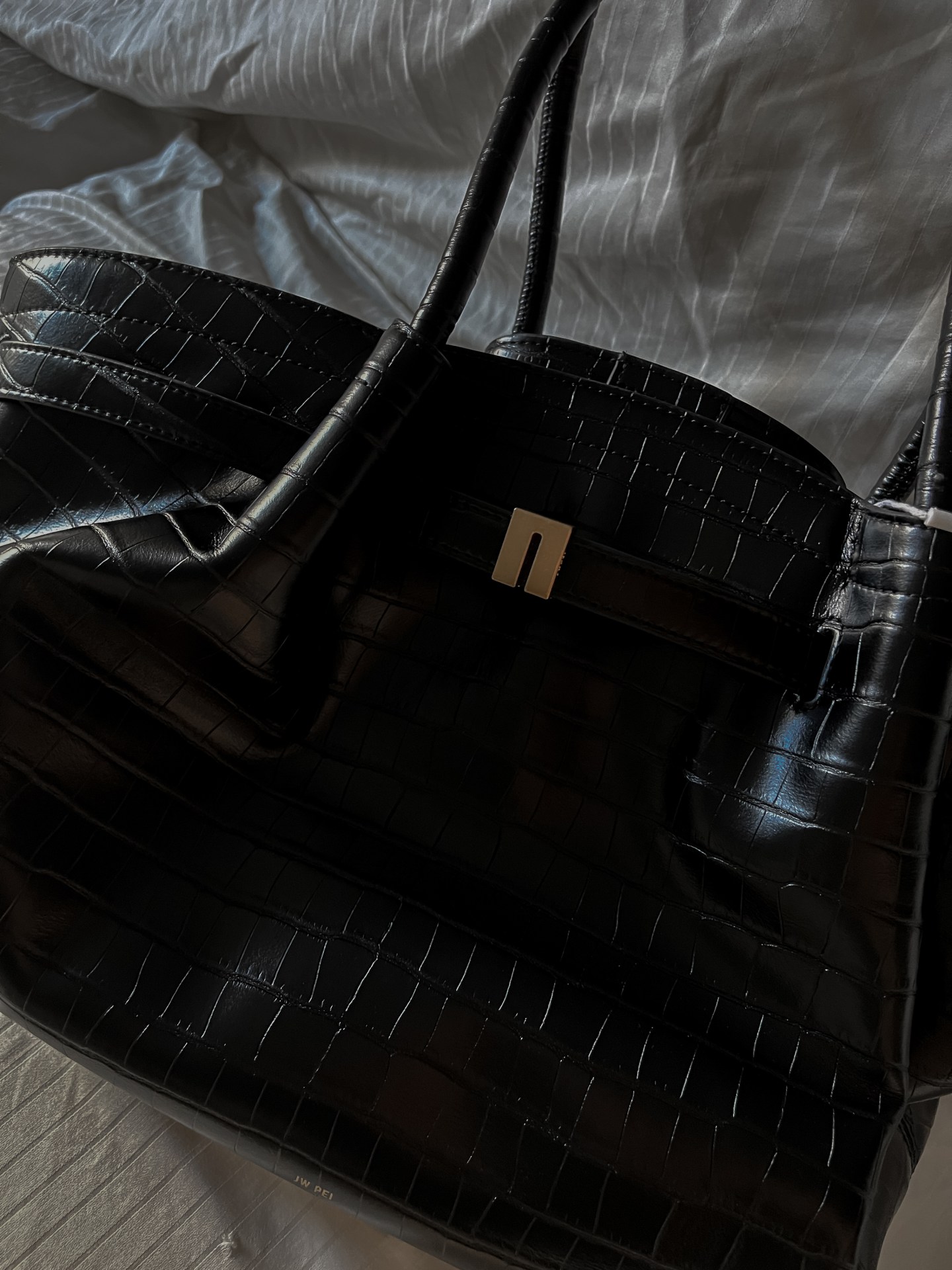 JW PEI Hana tote review, JW PEI Hana Croc Medium Tote, best vegan leather tote, affordable luxury handbag, stylish work tote, JW PEI bag review, chic everyday tote bag, trendy structured tote, croc embossed vegan bag, designer lookalike tote, minimalist fashion tote, best bags under $150, elegant tote for Gen Z, cruelty-free handbags, office bag with iPad space, JW PEI Hana sizing, TikTok viral tote bag, JW PEI black croc bag, JW PEI medium tote, influencer favorite bags, ethical fashion accessories