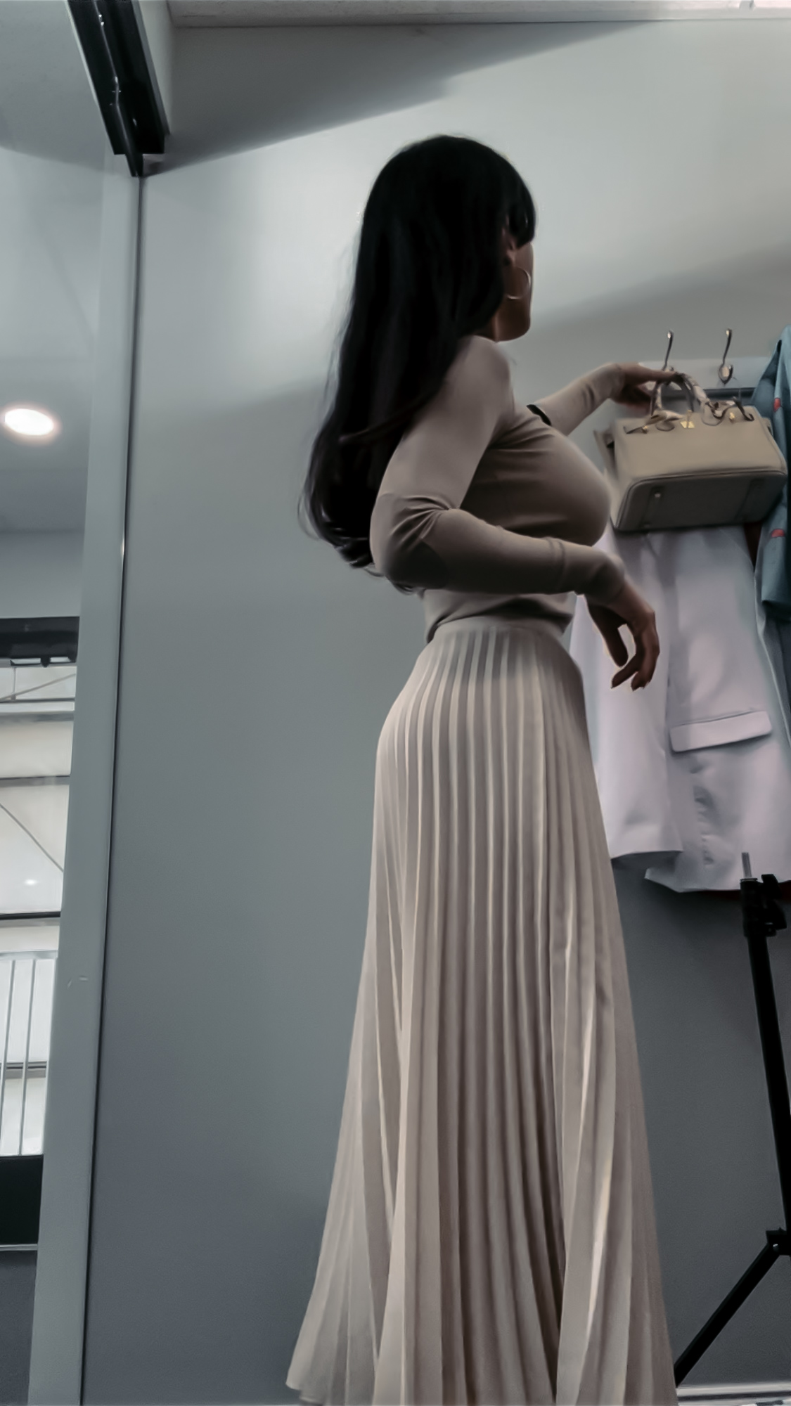 modern etiquette guide, how to be an it girl, how to be a socialite, elegant lifestyle tips, how to be hot and classy, graceful behavior tips, confidence and charm, soft girl lifestyle, socialite etiquette, feminine energy tips, it girl routine, hot girl habits, stylish etiquette rules, high value woman guide, how to be elegant and irresistible, charm and poise tips, glow up guide, fashionable social skills, how to be effortlessly attractive, feminine refinement tips