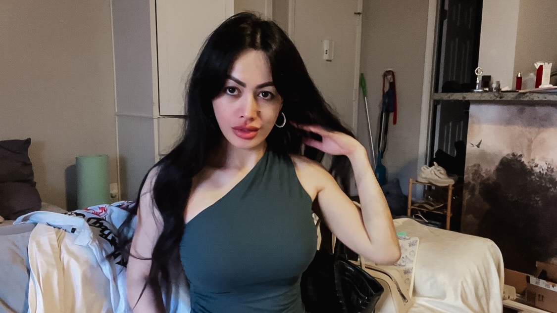 Kayali Eden Juicy Apple review, Kayali perfume review, Kayali Juicy Apple scent, fruity perfume review, best sweet perfumes, long lasting fruity perfume, Kayali Eden Juicy Apple 01, viral TikTok perfume, signature scent for women, Kayali fragrance ranking, apple perfume Kayali, best Kayali perfumes 2025, flirty perfume for date night, sweet and sexy perfume, affordable luxury perfume, Kayali Eden longevity, feminine fragrance review, perfume for everyday wear, Kayali fragrance notes