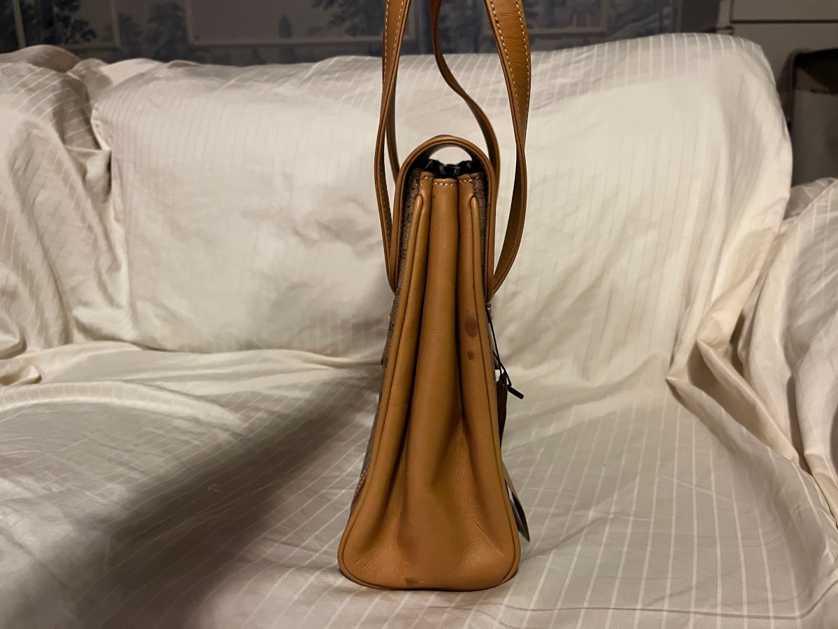 vintage Gucci bag, Gucci GG Supreme, 1970s Gucci, Aldo Gucci era, quiet luxury handbag, heritage Gucci, archival fashion, vintage designer bags, Gucci monogram canvas, top handle bag, investment handbags, sustainable luxury, collector handbags, Italian craftsmanship, timeless designer bags, pre-owned Gucci, luxury resale, vintage luxury bags, Gucci Supreme canvas, old money aesthetic, stealth wealth fashion, classic Gucci, retro designer handbags, vintage fashion investment