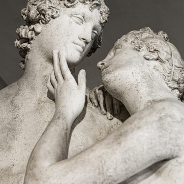 How to not jump into love because you feel lonely 